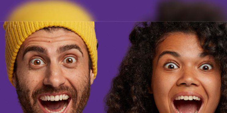 Colaboradores animados aprendendo inglês